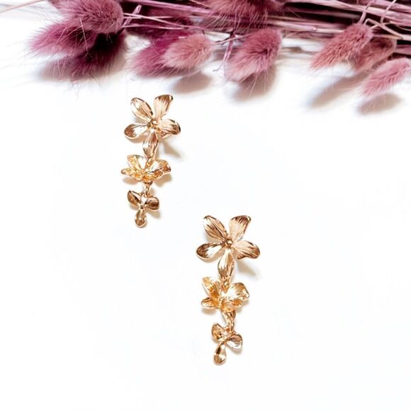 Flower drop earrings in gold #704 - Picture 4 of 9